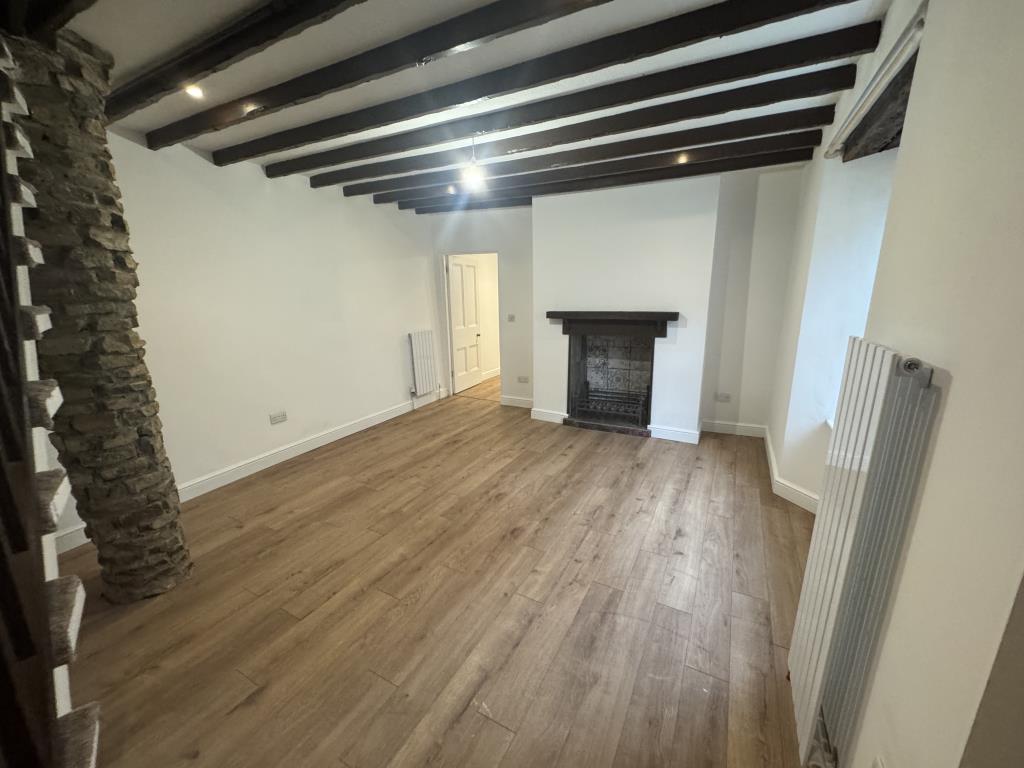 Lot: 149 - REFURBISHED DETACHED COTTAGE WITH ANNEXE AND PARKING - View of the living room